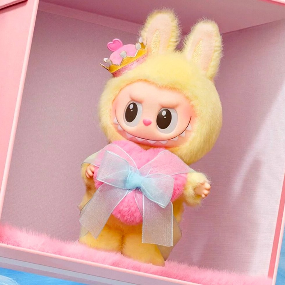 Фигурка Labubu Queen 