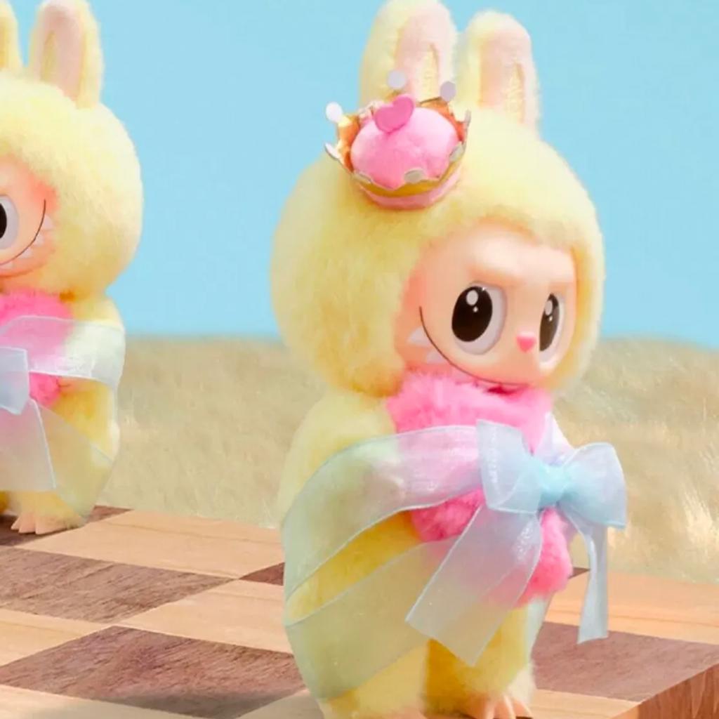 Фигурка Labubu Queen 