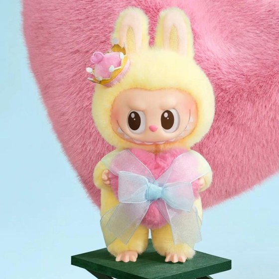 Фигурка Labubu Queen 