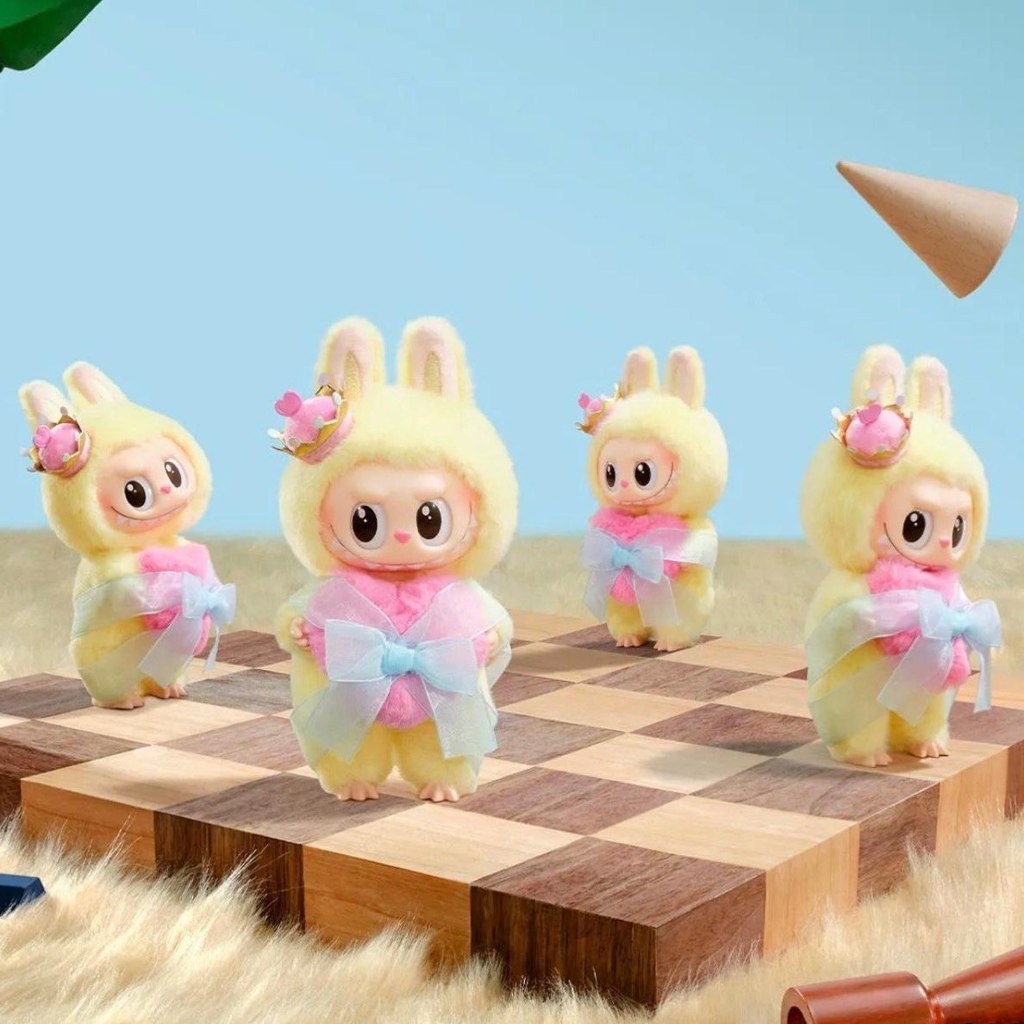 Фигурка Labubu Queen 