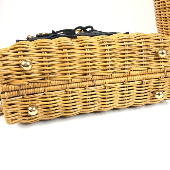 Плетеная модель Ermanno Scervino из коллекции Resort 22