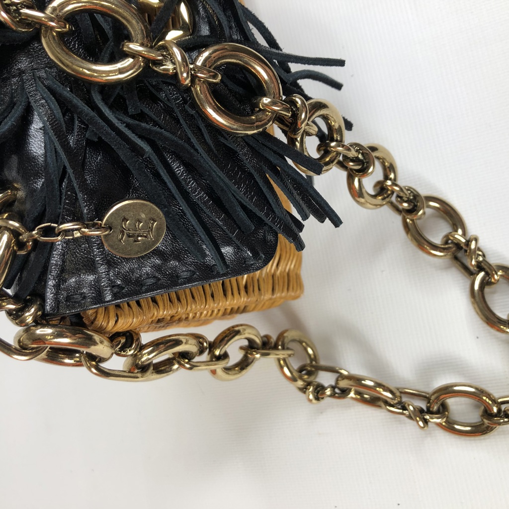 Плетеная модель Ermanno Scervino из коллекции Resort 22