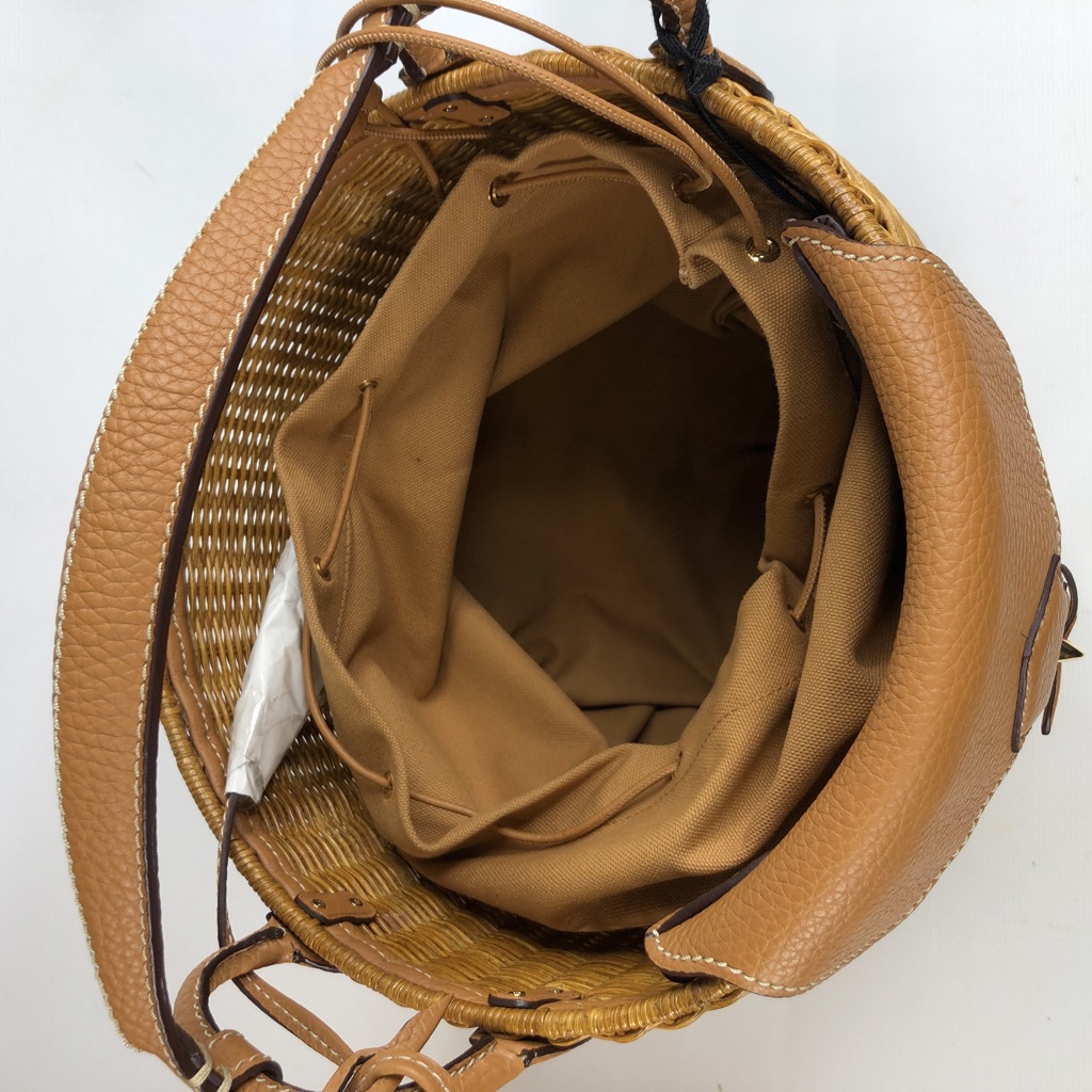 Плетеная модель Ermanno Scervino из коллекции Resort 22
