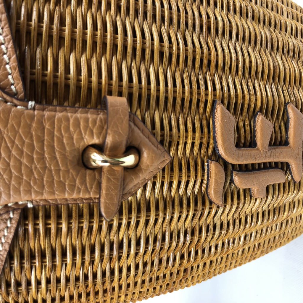 Плетеная модель Ermanno Scervino из коллекции Resort 22