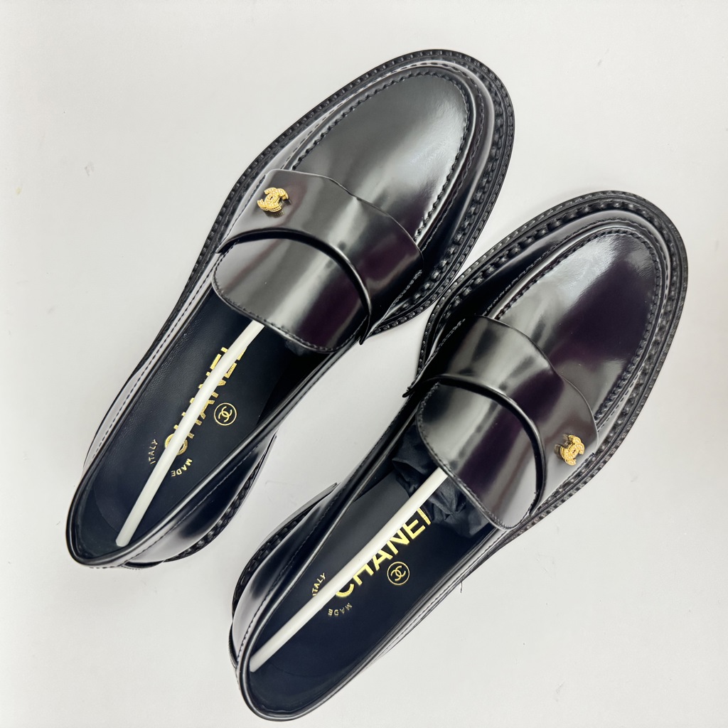 Лоферы из коллекции Cruise 2025/26 CHANEL
