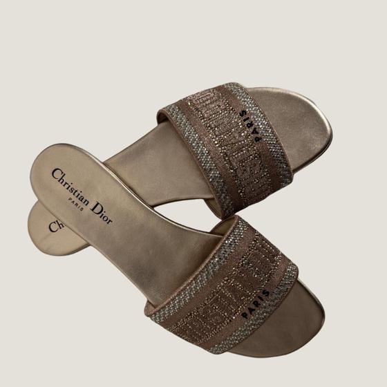 Шлёпанцы Crystal Slides с вышивкой и кристаллами CHRISTIAN DIOR