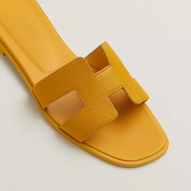 Шлепанцы Oran из кожи Epsom в цвете Topaz Yellow 