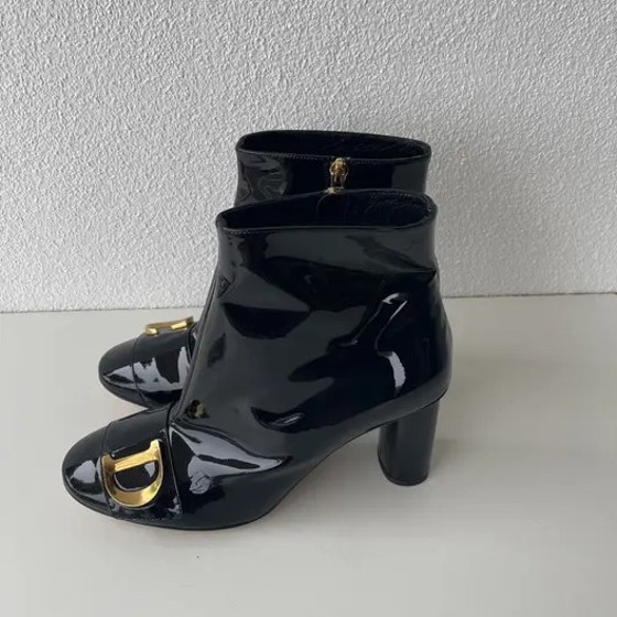 Ботильоны C est Dior Black из лакированной кожи