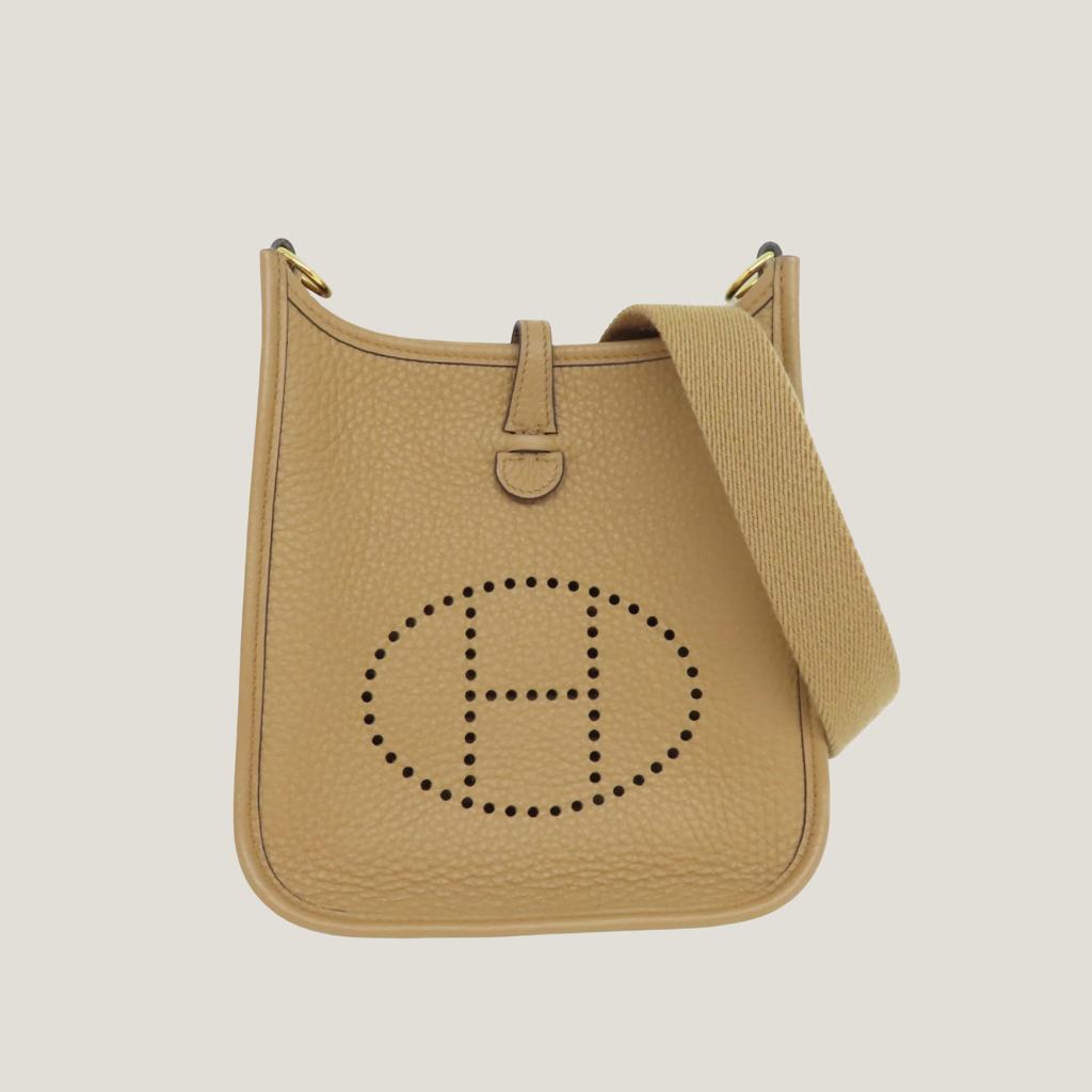 Сумка Evelyne III 16 из кожи Taurillon Beige Clemence
