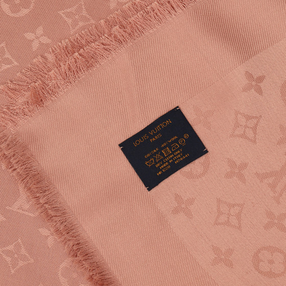 Розовая шаль Monogram Classic