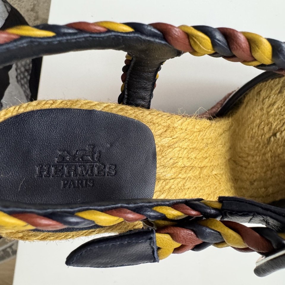 Плетеные босоножки-эспадрильи на танкетке