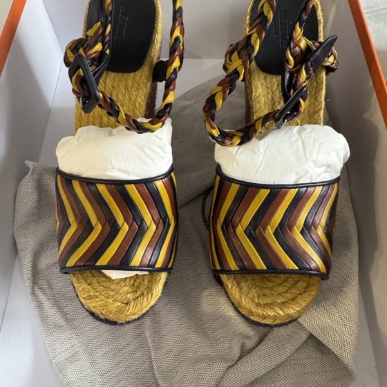 Плетеные босоножки-эспадрильи на танкетке