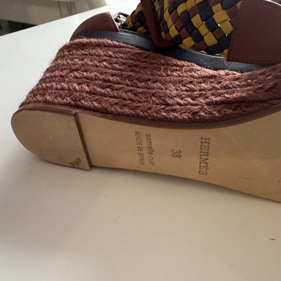 Босоножки на танкетке Ines