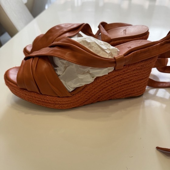 Кожаные босоножки на танкетке (эспадрильи) Quivala 85